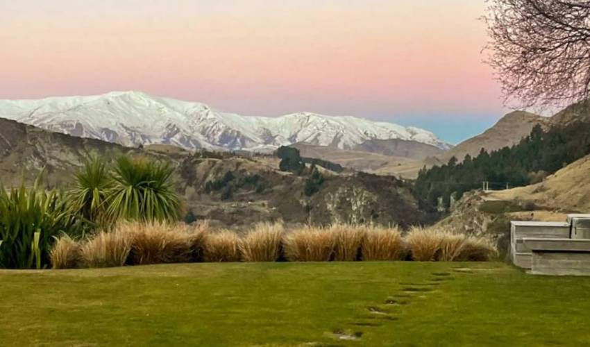 Villa Art on Point in New Zealand Main Image